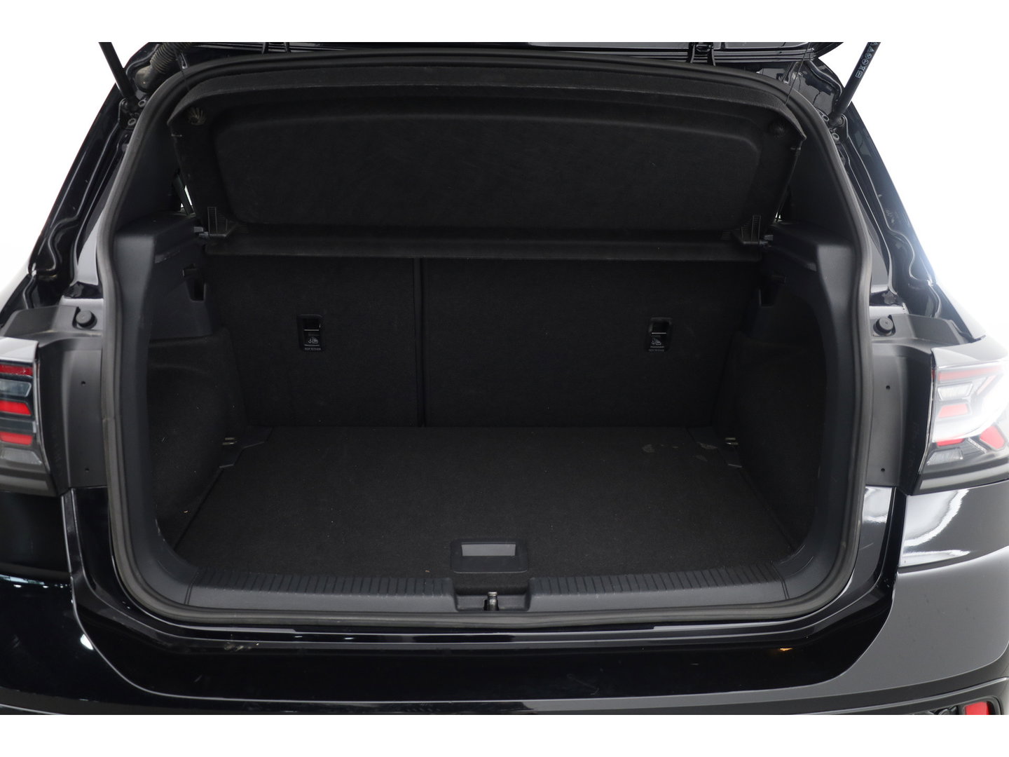 Volkswagen T-Cross 1.0 TSI R-Line DSG | IQ. Light | Apple CarPlay | Camera + PDC | Adapt. Cruise | 18'' | Digi. Cockpit |