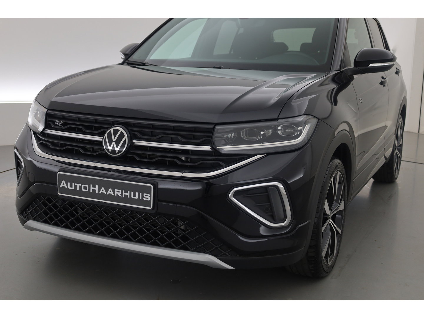 Volkswagen T-Cross 1.0 TSI R-Line DSG | IQ. Light | Apple CarPlay | Camera + PDC | Adapt. Cruise | 18'' | Digi. Cockpit |