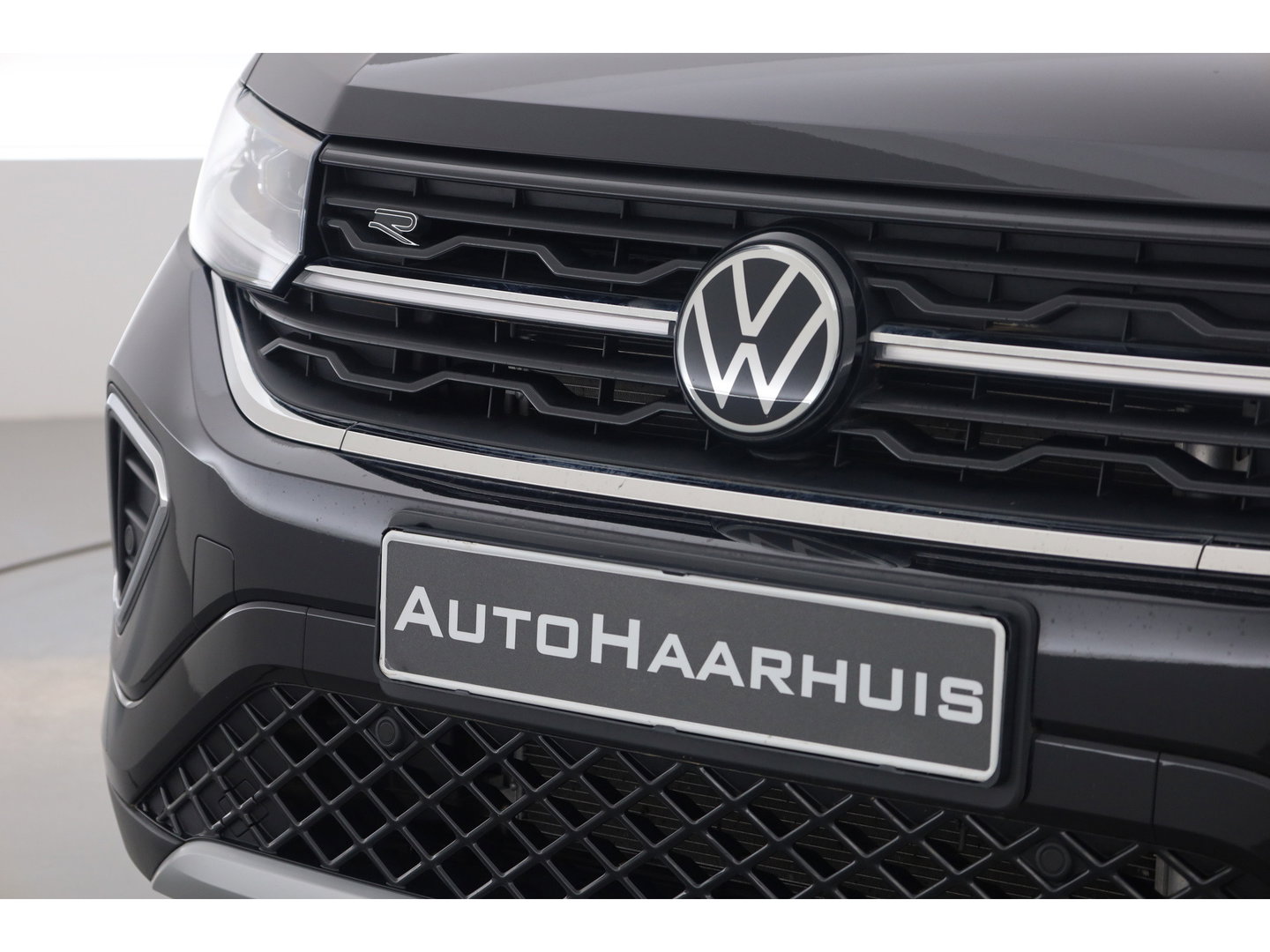 Volkswagen T-Cross 1.0 TSI R-Line DSG | IQ. Light | Apple CarPlay | Camera + PDC | Adapt. Cruise | 18'' | Digi. Cockpit |