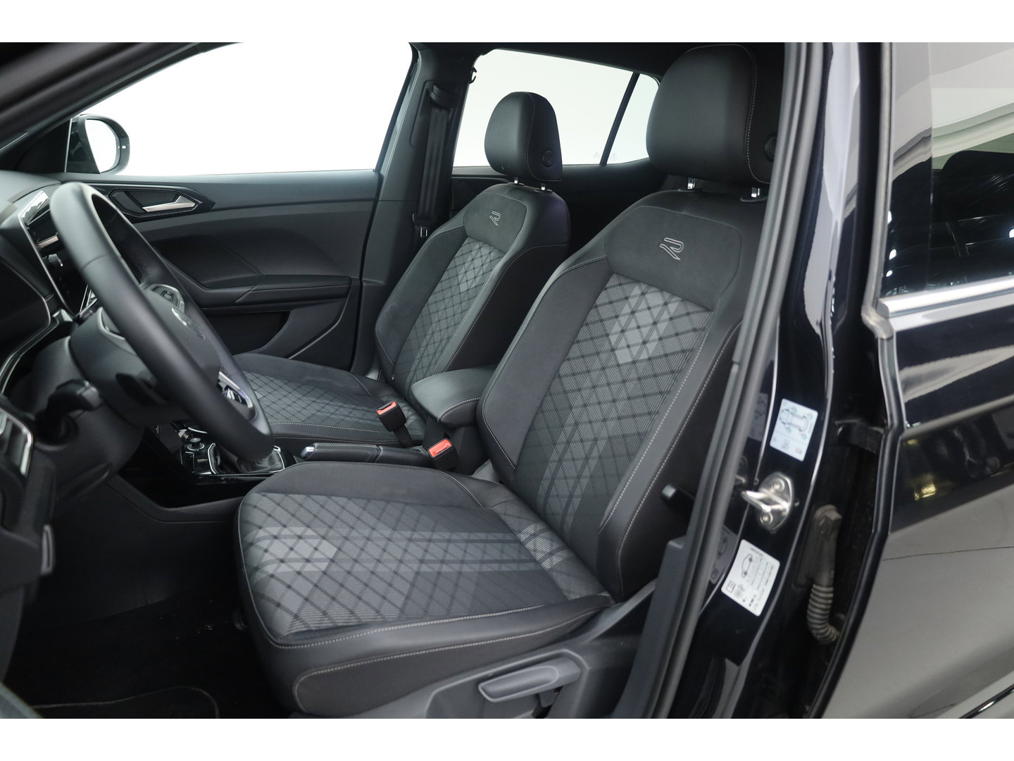Volkswagen T-Cross 1.0 TSI R-Line DSG | IQ. Light | Apple CarPlay | Camera + PDC | Adapt. Cruise | 18'' | Digi. Cockpit |