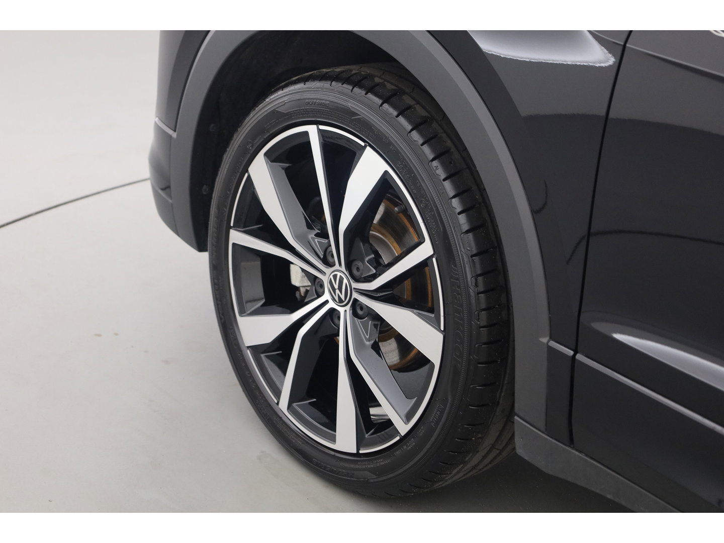 Volkswagen T-Cross 1.0 TSI R-Line DSG | IQ. Light | Apple CarPlay | Camera + PDC | Adapt. Cruise | 18'' | Digi. Cockpit |