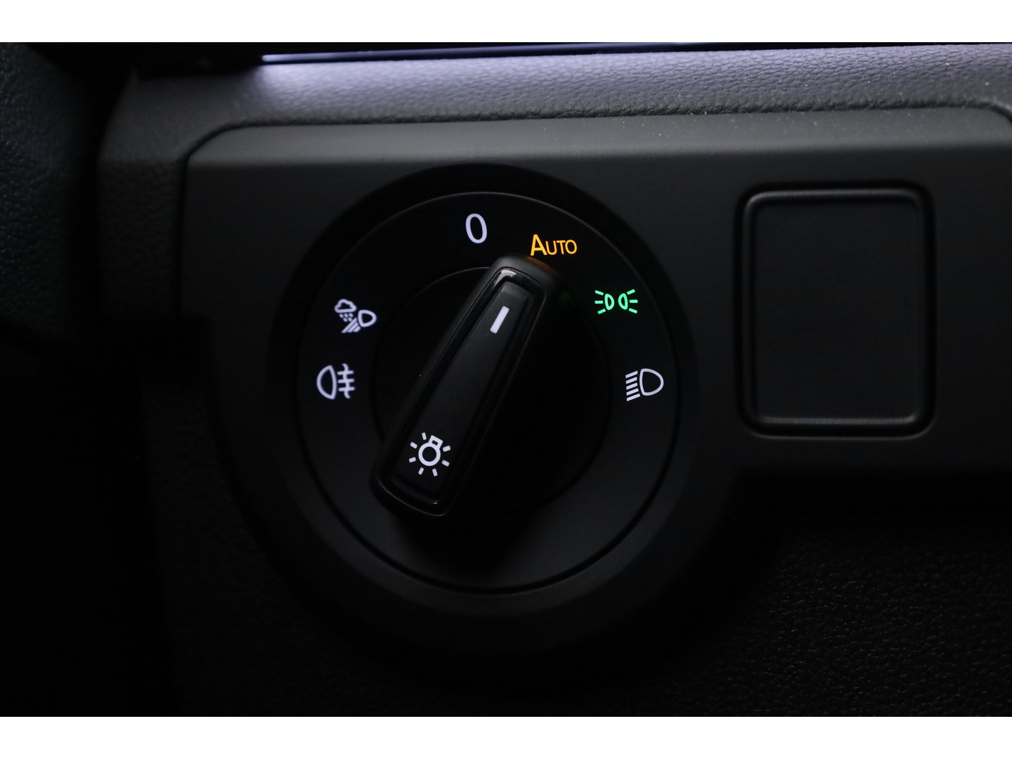Volkswagen T-Cross 1.0 TSI R-Line DSG | IQ. Light | Apple CarPlay | Camera + PDC | Adapt. Cruise | 18'' | Digi. Cockpit |
