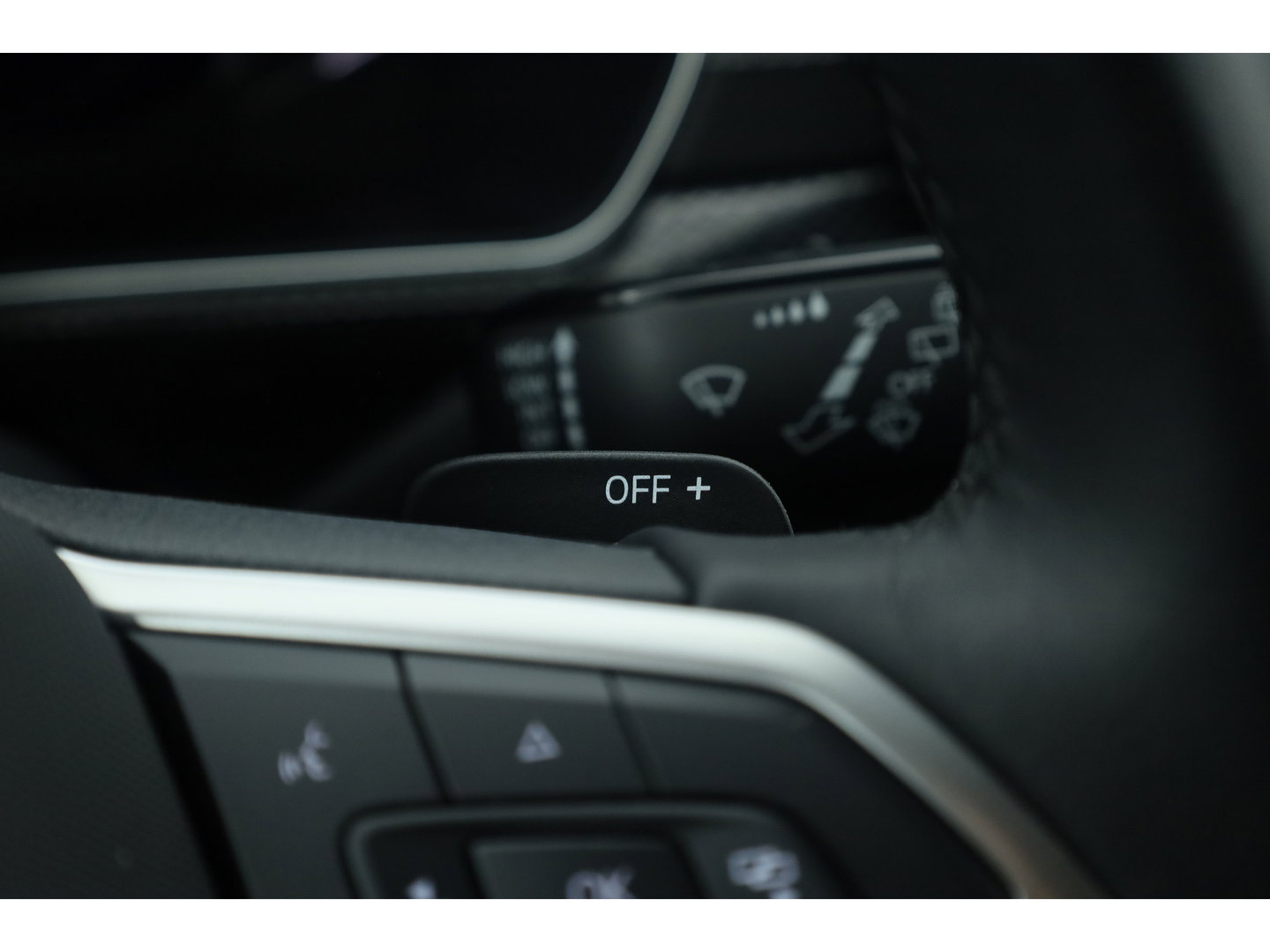 Volkswagen T-Cross 1.0 TSI R-Line DSG | IQ. Light | Apple CarPlay | Camera + PDC | Adapt. Cruise | 18'' | Digi. Cockpit |