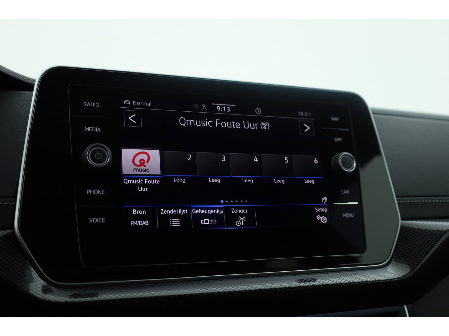 Volkswagen T-Cross 1.0 TSI R-Line DSG | IQ. Light | Apple CarPlay | Camera + PDC | Adapt. Cruise | 18'' | Digi. Cockpit |