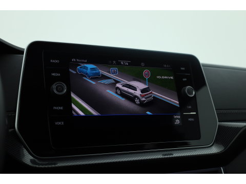 Volkswagen T-Cross 1.0 TSI R-Line DSG | IQ. Light | Apple CarPlay | Camera + PDC | Adapt. Cruise | 18'' | Digi. Cockpit |