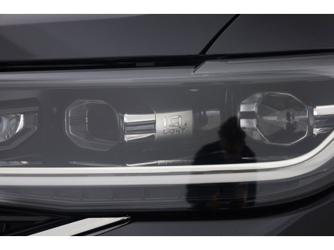 Volkswagen T-Cross 1.0 TSI R-Line DSG | IQ. Light | Apple CarPlay | Camera + PDC | Adapt. Cruise | 18'' | Digi. Cockpit |