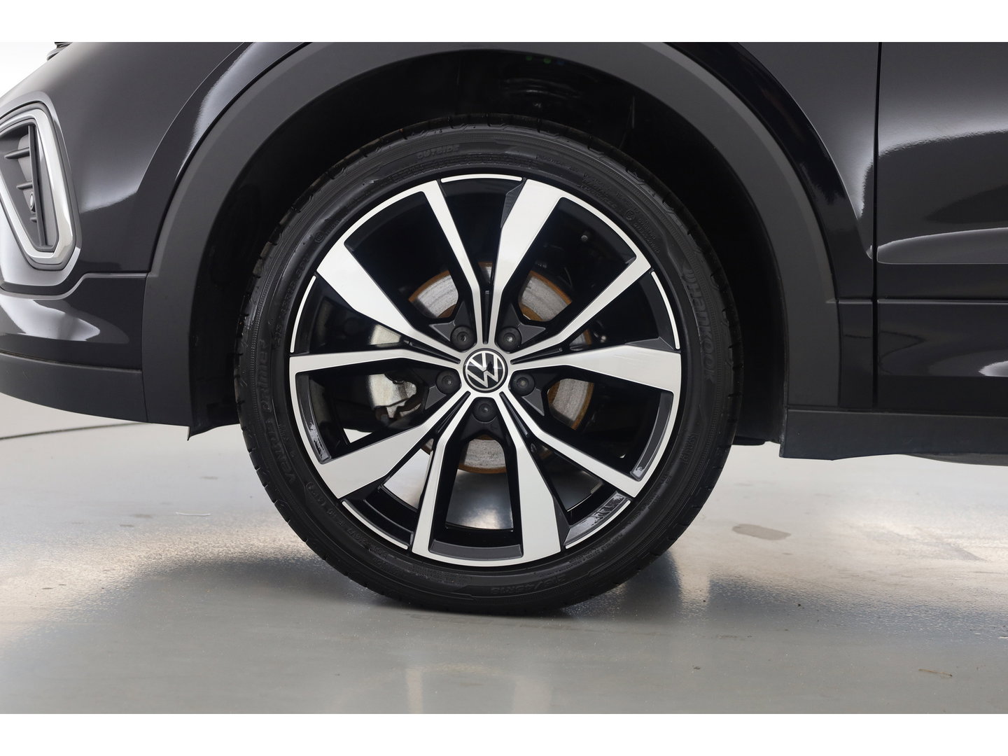 Volkswagen T-Cross 1.0 TSI R-Line DSG | IQ. Light | Apple CarPlay | Camera + PDC | Adapt. Cruise | 18'' | Digi. Cockpit |