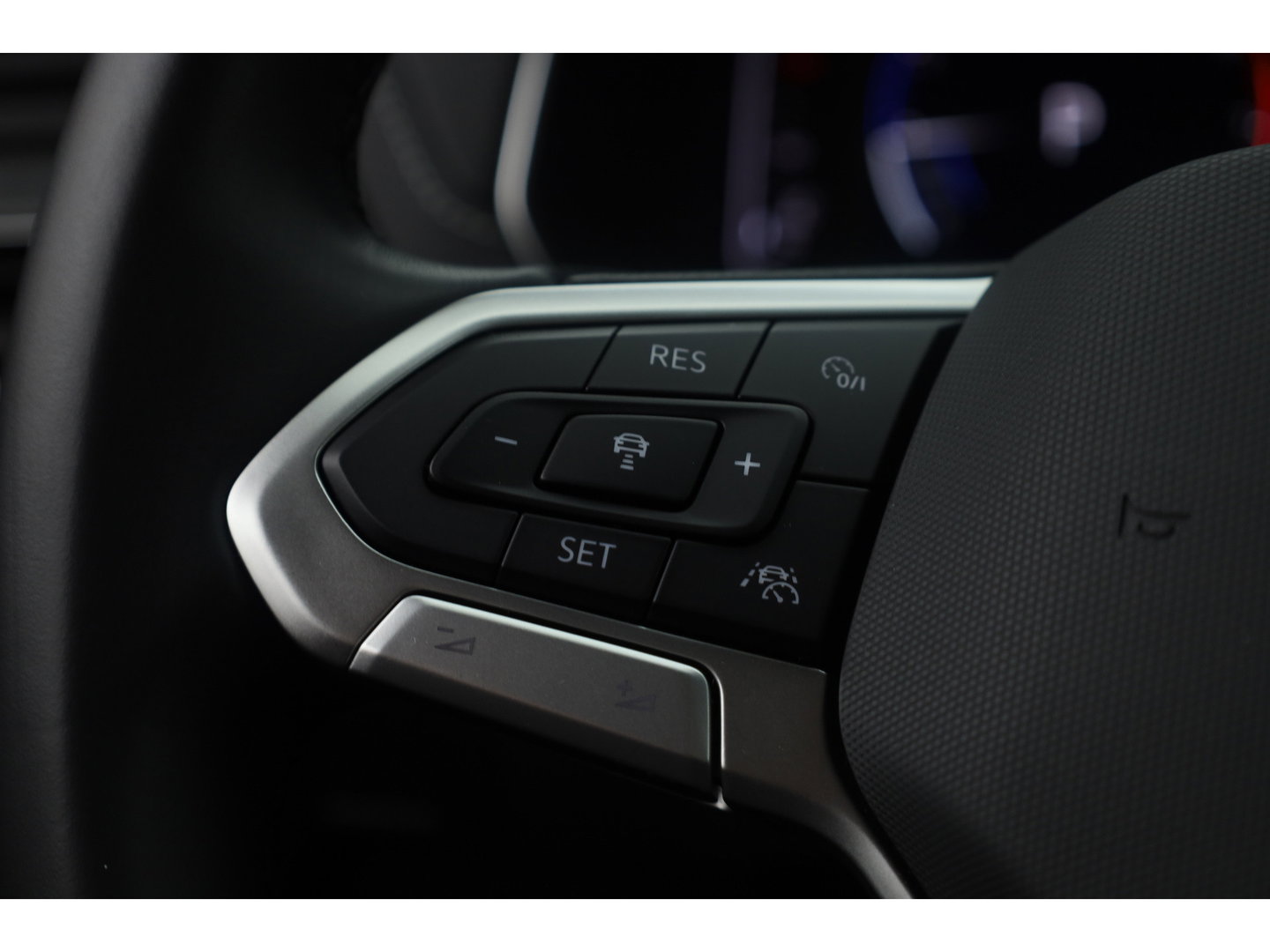 Volkswagen T-Cross 1.0 TSI R-Line DSG | IQ. Light | Apple CarPlay | Camera + PDC | Adapt. Cruise | 18'' | Digi. Cockpit |