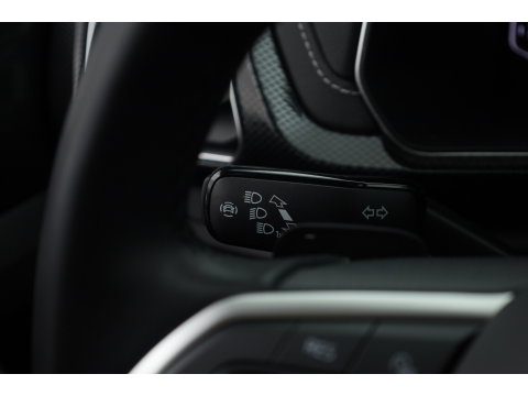 Volkswagen T-Cross 1.0 TSI R-Line DSG | IQ. Light | Apple CarPlay | Camera + PDC | Adapt. Cruise | 18'' | Digi. Cockpit |