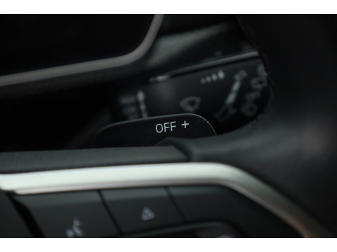Volkswagen T-Cross 1.0 TSI R-Line DSG | IQ. Light | Apple CarPlay | Camera + PDC | Adapt. Cruise | 18'' | Digi. Cockpit |