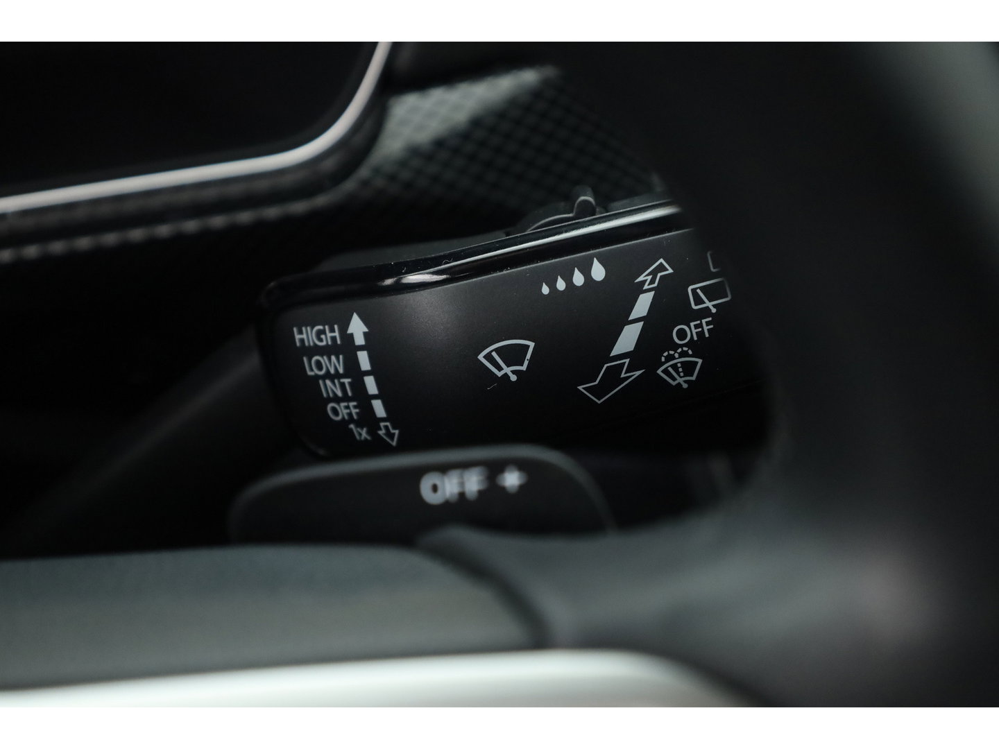 Volkswagen T-Cross 1.0 TSI R-Line DSG | IQ. Light | Apple CarPlay | Camera + PDC | Adapt. Cruise | 18'' | Digi. Cockpit |