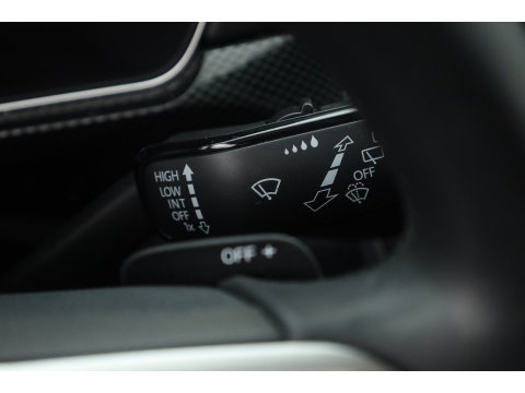 Volkswagen T-Cross 1.0 TSI R-Line DSG | IQ. Light | Apple CarPlay | Camera + PDC | Adapt. Cruise | 18'' | Digi. Cockpit |