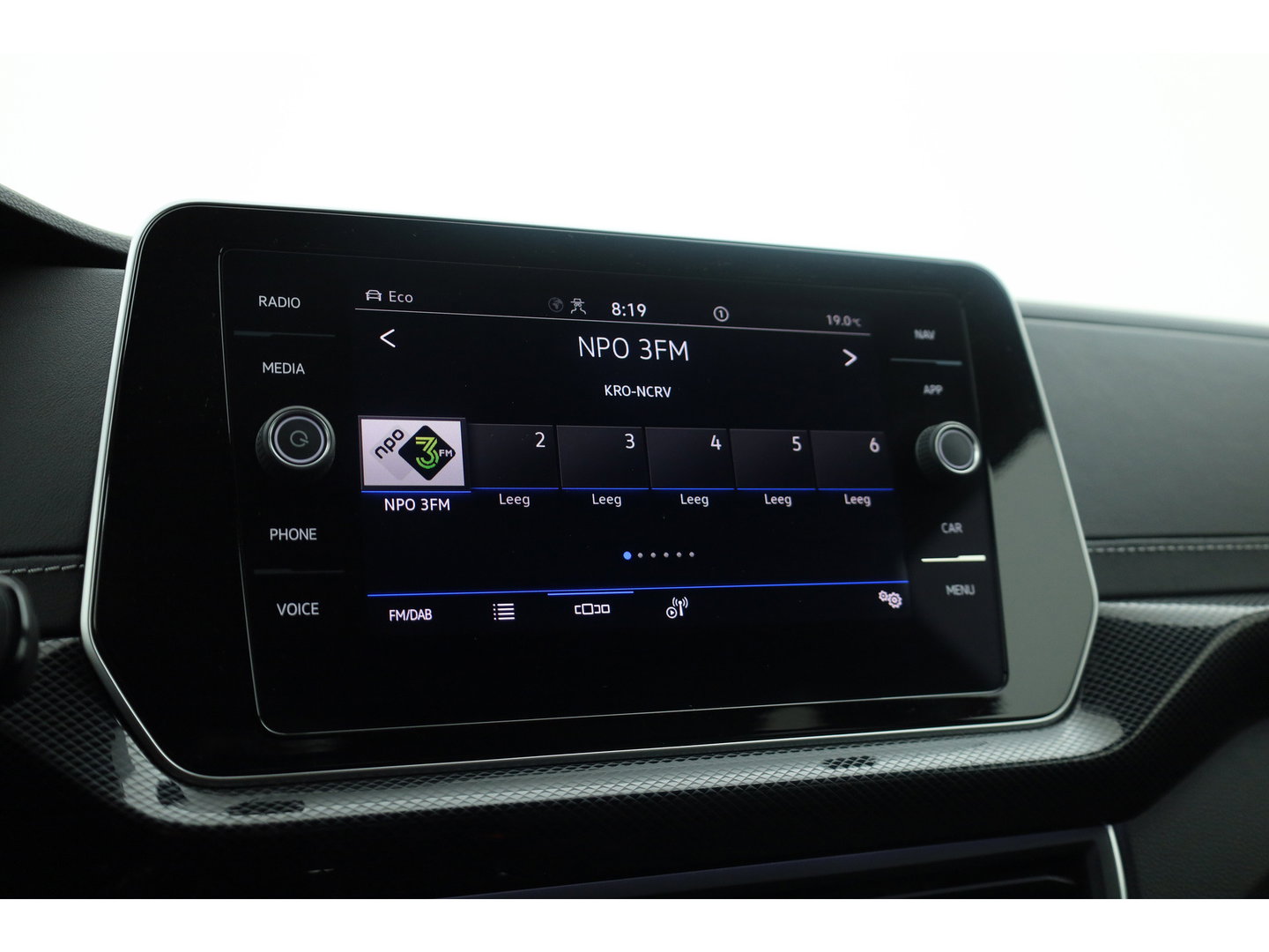 Volkswagen T-Cross 1.0 TSI R-Line DSG | IQ. Light | Apple CarPlay | Camera + PDC | Adapt. Cruise | 18'' | Digi. Cockpit |