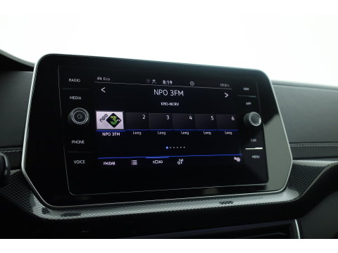 Volkswagen T-Cross 1.0 TSI R-Line DSG | IQ. Light | Apple CarPlay | Camera + PDC | Adapt. Cruise | 18'' | Digi. Cockpit |