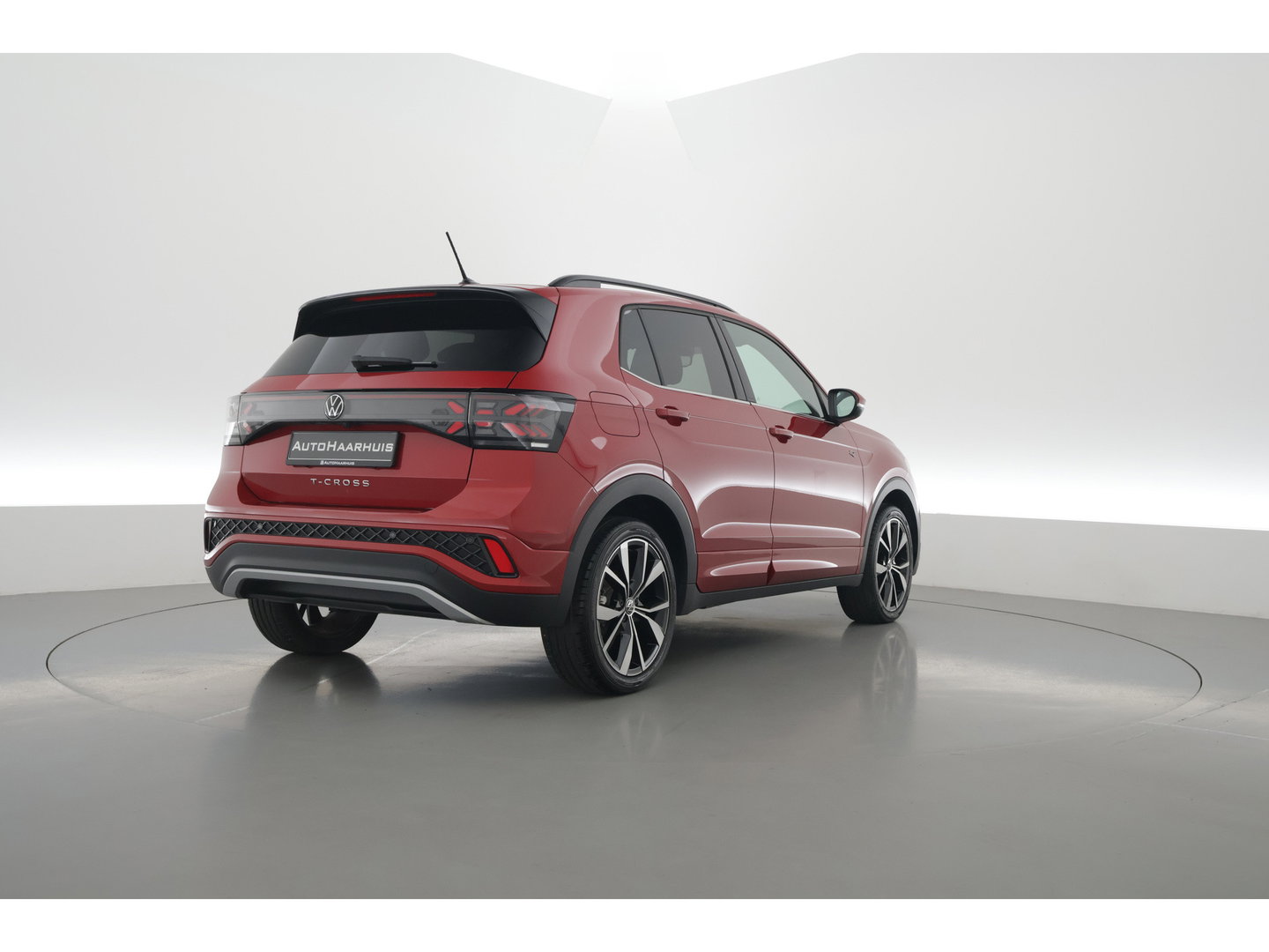 Volkswagen T-Cross 1.0 TSI R-Line DSG | IQ. Light | Apple CarPlay | Camera + PDC | Adapt. Cruise | 18'' | Digi. Cockpit |