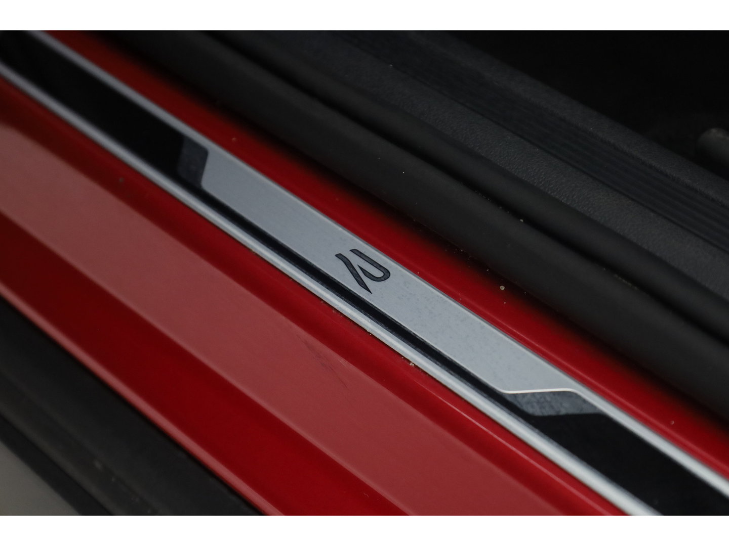 Volkswagen T-Cross 1.0 TSI R-Line DSG | IQ. Light | Apple CarPlay | Camera + PDC | Adapt. Cruise | 18'' | Digi. Cockpit |
