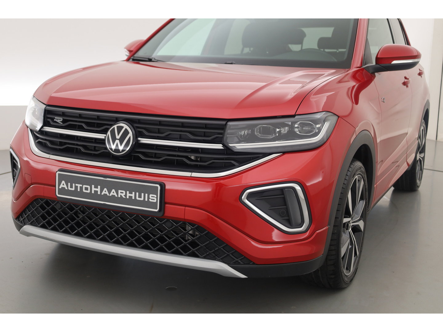 Volkswagen T-Cross 1.0 TSI R-Line DSG | IQ. Light | Apple CarPlay | Camera + PDC | Adapt. Cruise | 18'' | Digi. Cockpit |