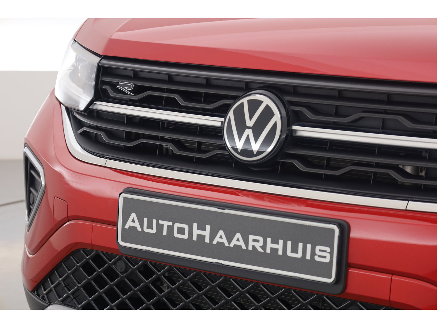 Volkswagen T-Cross 1.0 TSI R-Line DSG | IQ. Light | Apple CarPlay | Camera + PDC | Adapt. Cruise | 18'' | Digi. Cockpit |