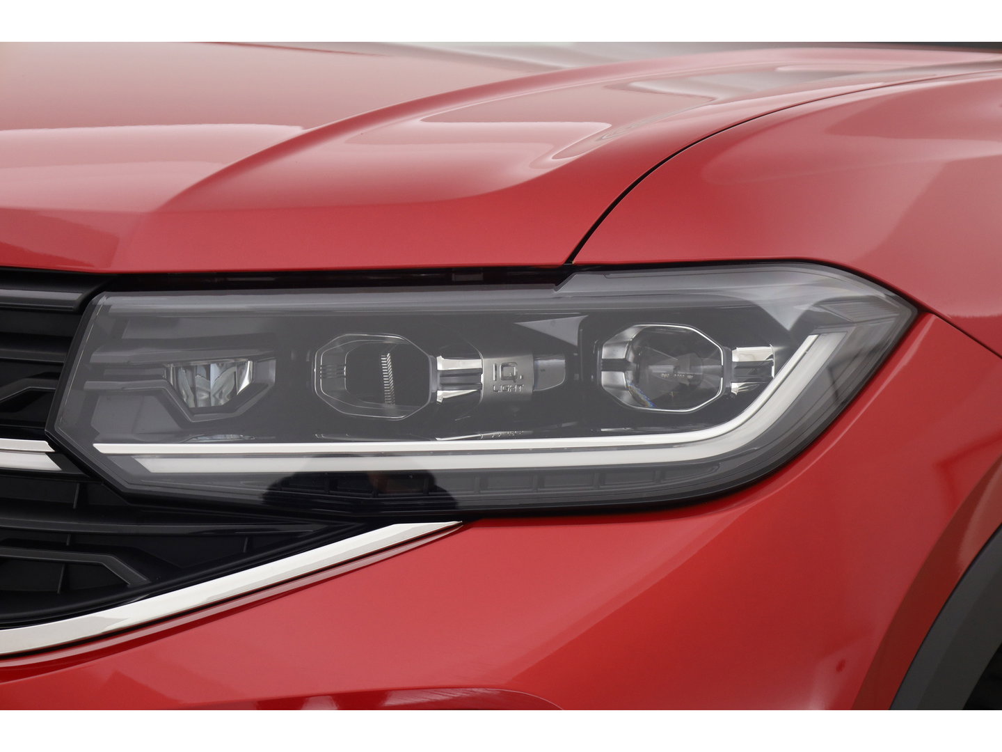 Volkswagen T-Cross 1.0 TSI R-Line DSG | IQ. Light | Apple CarPlay | Camera + PDC | Adapt. Cruise | 18'' | Digi. Cockpit |