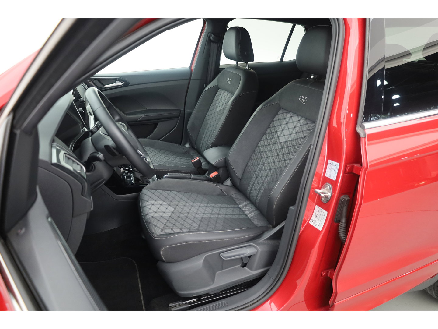 Volkswagen T-Cross 1.0 TSI R-Line DSG | IQ. Light | Apple CarPlay | Camera + PDC | Adapt. Cruise | 18'' | Digi. Cockpit |