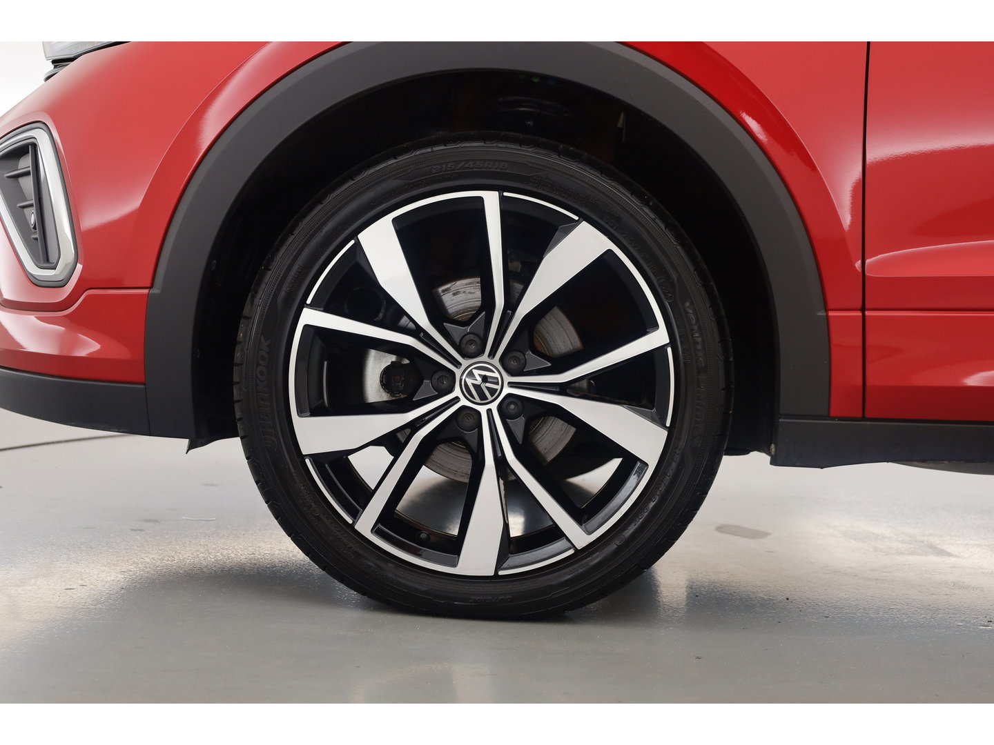 Volkswagen T-Cross 1.0 TSI R-Line DSG | IQ. Light | Apple CarPlay | Camera + PDC | Adapt. Cruise | 18'' | Digi. Cockpit |