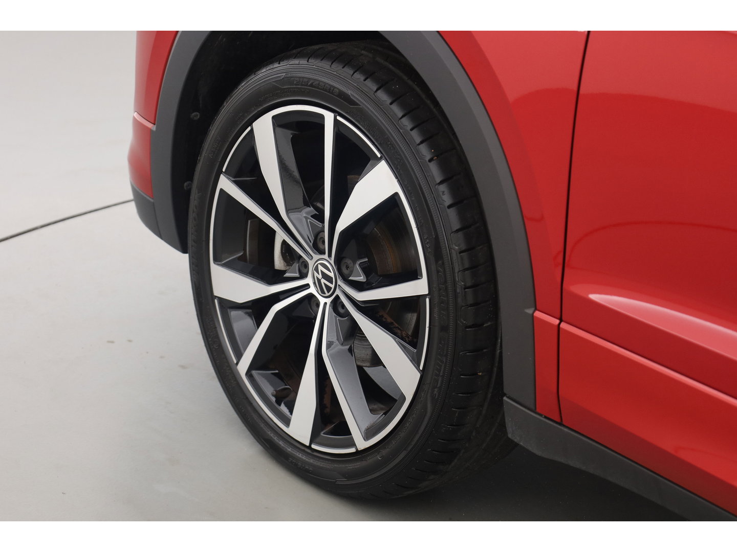 Volkswagen T-Cross 1.0 TSI R-Line DSG | IQ. Light | Apple CarPlay | Camera + PDC | Adapt. Cruise | 18'' | Digi. Cockpit |