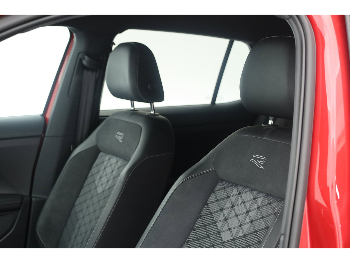 Volkswagen T-Cross 1.0 TSI R-Line DSG | IQ. Light | Apple CarPlay | Camera + PDC | Adapt. Cruise | 18'' | Digi. Cockpit |