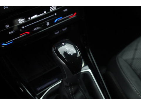 Volkswagen T-Cross 1.0 TSI R-Line DSG | IQ. Light | Apple CarPlay | Camera + PDC | Adapt. Cruise | 18'' | Digi. Cockpit |