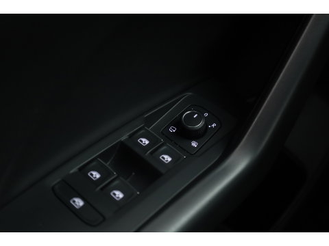 Volkswagen T-Cross 1.0 TSI R-Line DSG | IQ. Light | Apple CarPlay | Camera + PDC | Adapt. Cruise | 18'' | Digi. Cockpit |