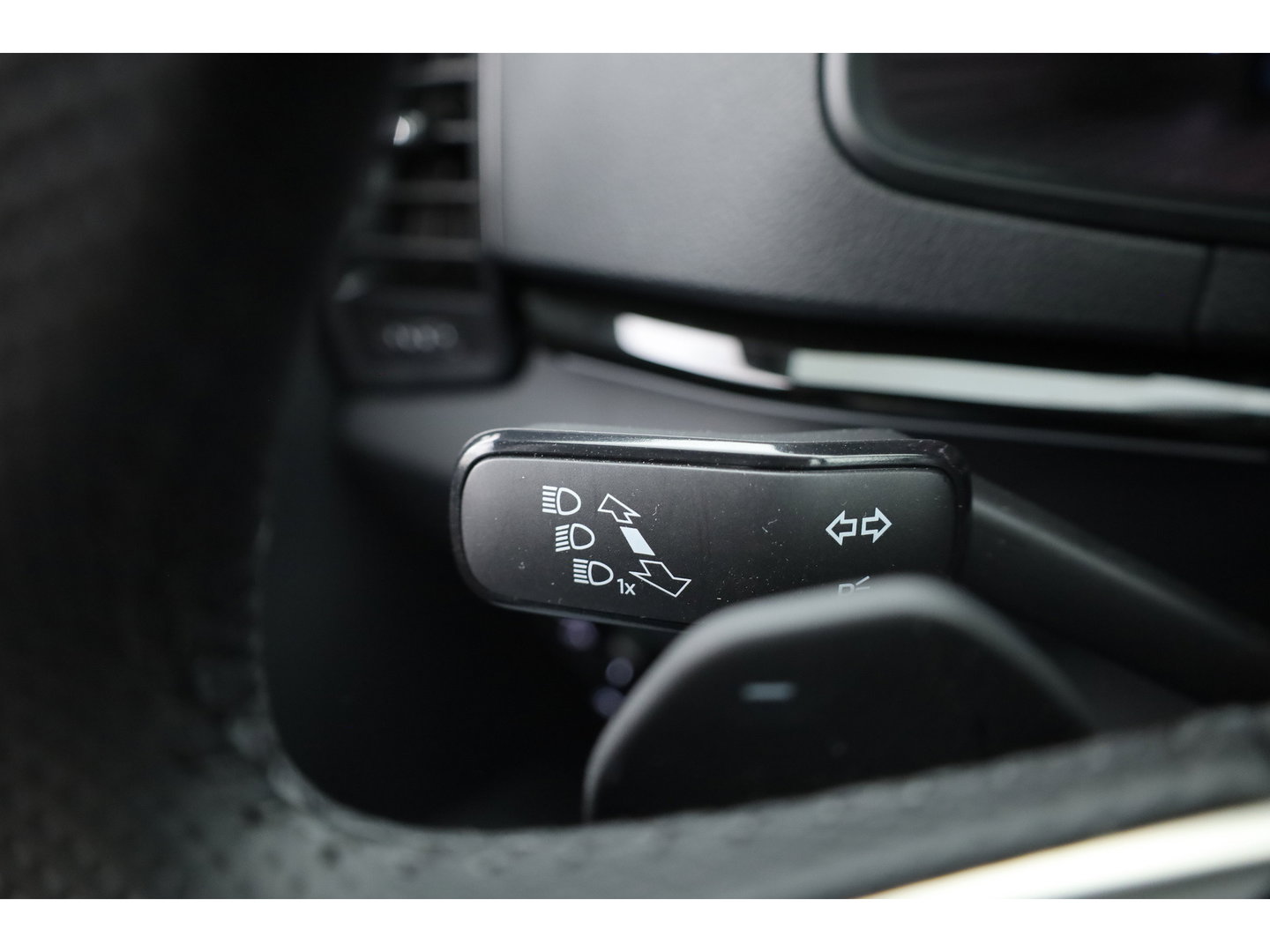 Škoda Karoq 1.5 TSI ACT Sportline Business | Pano | Adapt. Cruise | Navi | CarPlay | Stoel-Stuurverw. | DAB | PDC A