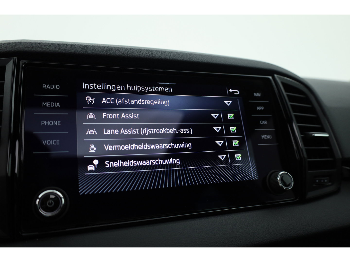Škoda Karoq 1.5 TSI ACT Sportline Business | Pano | Adapt. Cruise | Navi | CarPlay | Stoel-Stuurverw. | DAB | PDC A