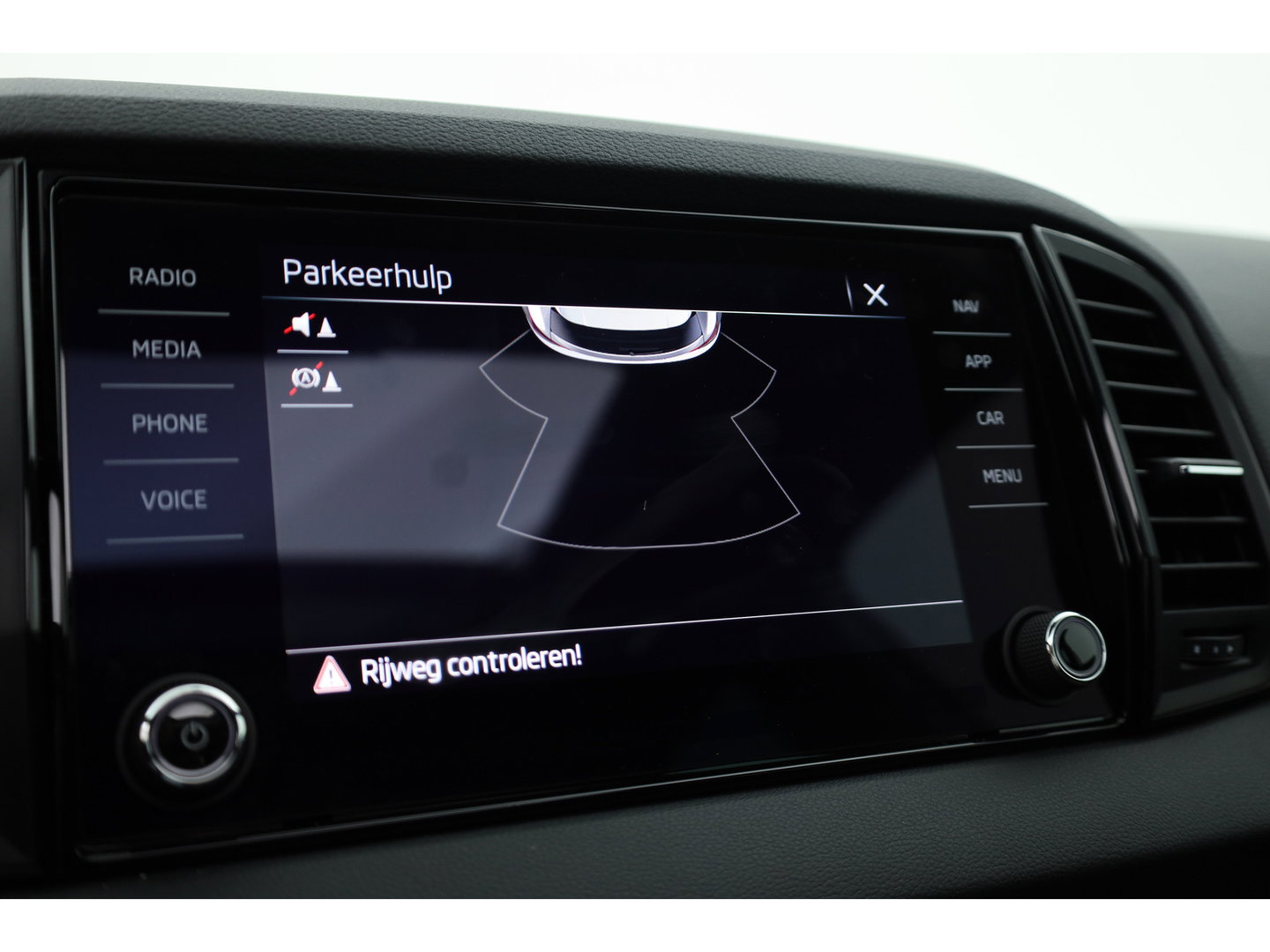 Škoda Karoq 1.5 TSI ACT Sportline Business | Pano | Adapt. Cruise | Navi | CarPlay | Stoel-Stuurverw. | DAB | PDC A