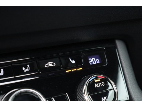 Škoda Karoq 1.5 TSI ACT Sportline Business | Pano | Adapt. Cruise | Navi | CarPlay | Stoel-Stuurverw. | DAB | PDC A