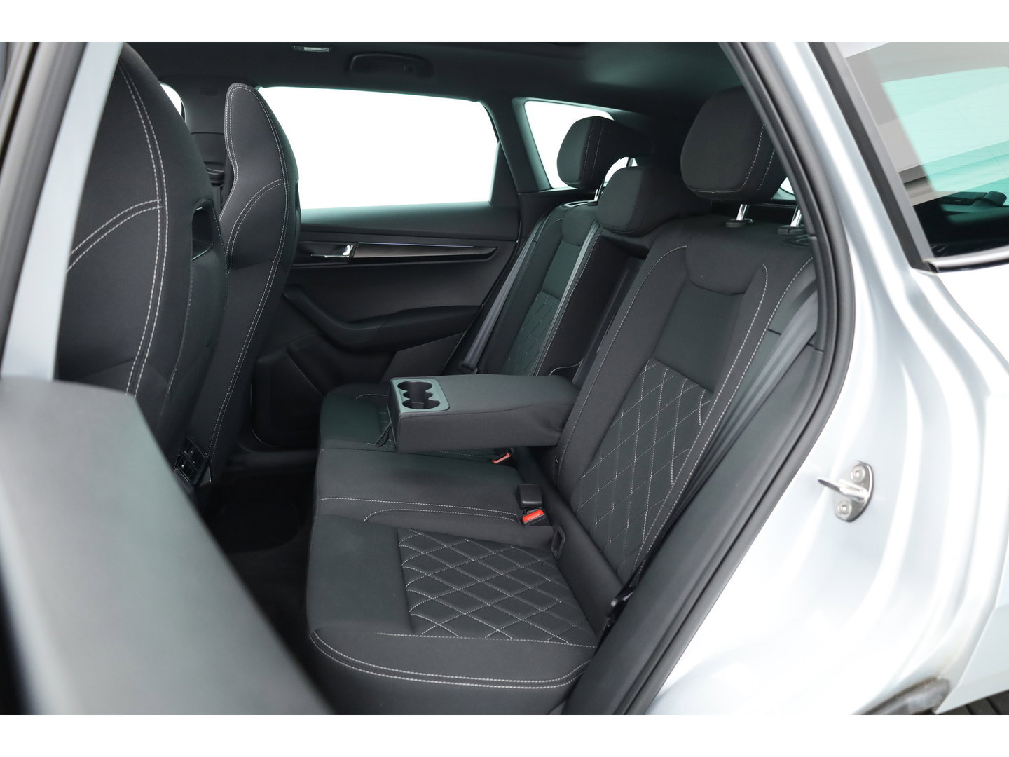 Škoda Karoq 1.5 TSI ACT Sportline Business | Pano | Adapt. Cruise | Navi | CarPlay | Stoel-Stuurverw. | DAB | PDC A