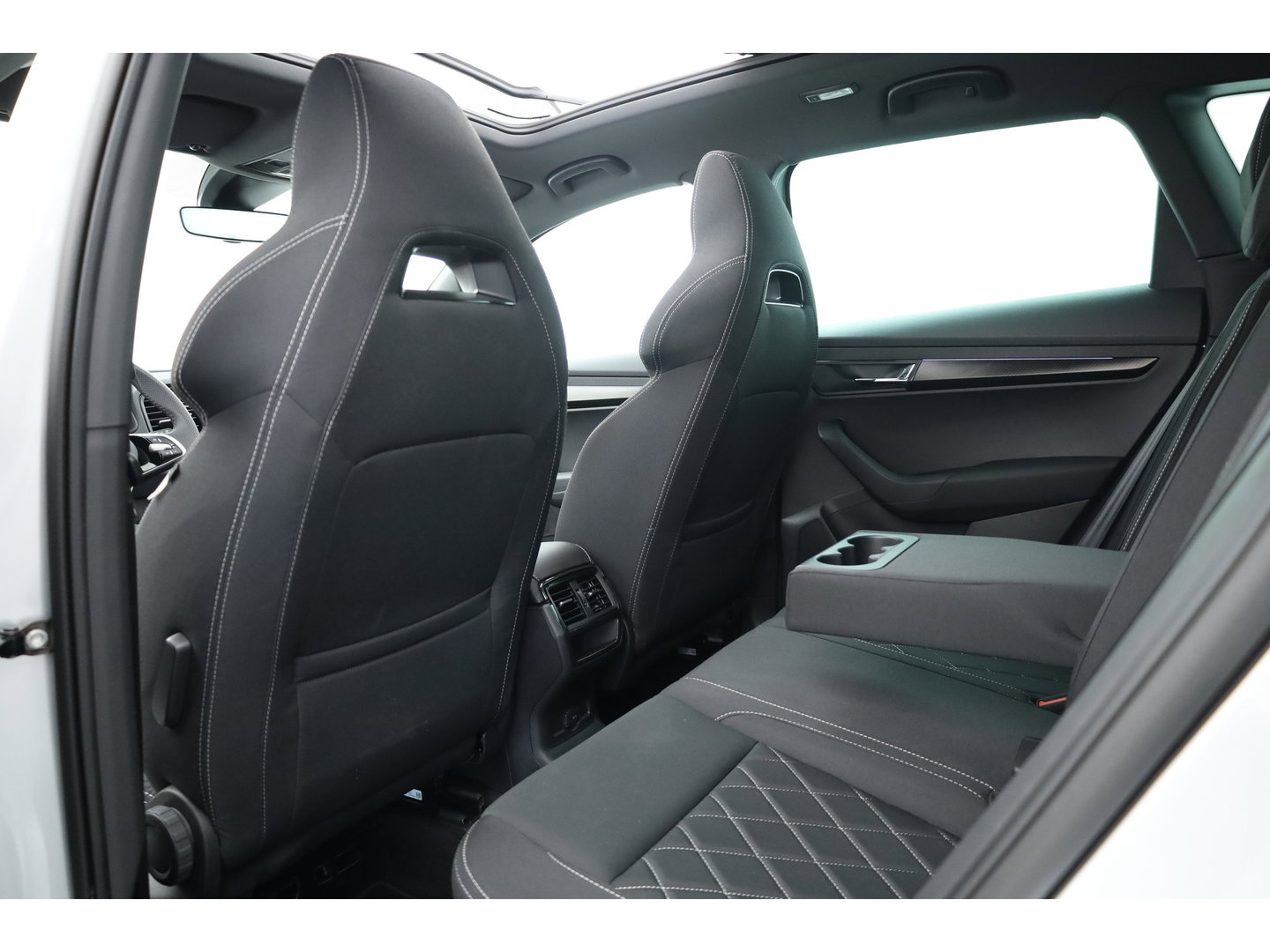 Škoda Karoq 1.5 TSI ACT Sportline Business | Pano | Adapt. Cruise | Navi | CarPlay | Stoel-Stuurverw. | DAB | PDC A