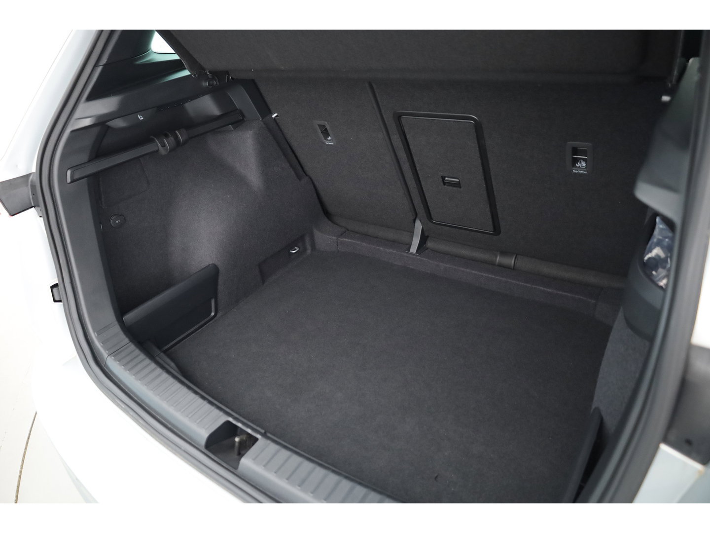 Škoda Karoq 1.5 TSI ACT Sportline Business | Pano | Adapt. Cruise | Navi | CarPlay | Stoel-Stuurverw. | DAB | PDC A