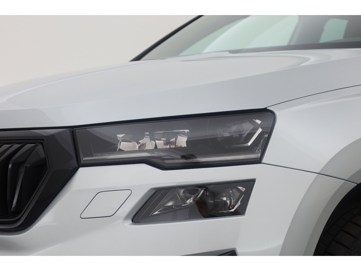 Škoda Karoq 1.5 TSI ACT Sportline Business | Pano | Adapt. Cruise | Navi | CarPlay | Stoel-Stuurverw. | DAB | PDC A