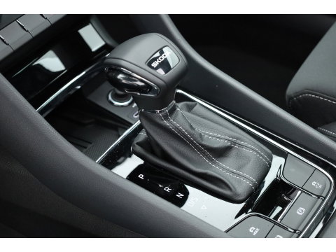 Škoda Karoq 1.5 TSI ACT Sportline Business | Pano | Adapt. Cruise | Navi | CarPlay | Stoel-Stuurverw. | DAB | PDC A