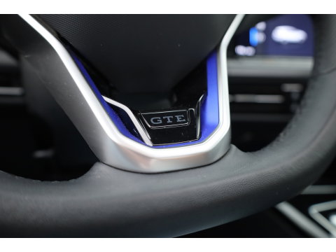 Volkswagen Golf 1.4 eHybrid GTE | SOH 95,5% | Pano | CarPlay | IQ. Light | Adapt. Cruise | Camera | Navi | 18"