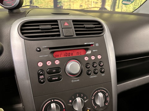 Suzuki Splash 1.2 Exclusive | Trekhaak | Airconditioning | Radio CD-Speler | Centrale Deurvergrendeling | Isofix | Elektrische Ramen