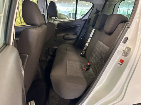 Suzuki Splash 1.2 Exclusive | Trekhaak | Airconditioning | Radio CD-Speler | Centrale Deurvergrendeling | Isofix | Elektrische Ramen