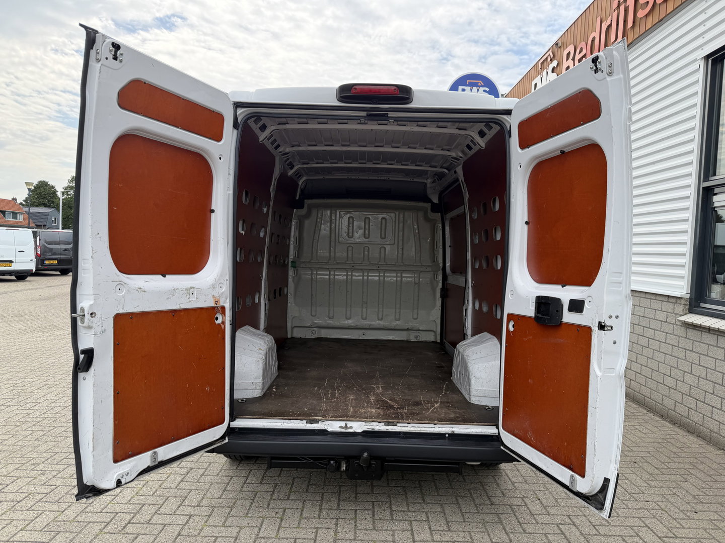 Fiat Ducato 30 2.3 MultiJet L2H2 / vaste prijs rijklaar € 14.950 ex btw / lease vanaf € 252 / lichtmetalen velgen / cruise en climate control / trekhaak / camera / euro 6 / navi
