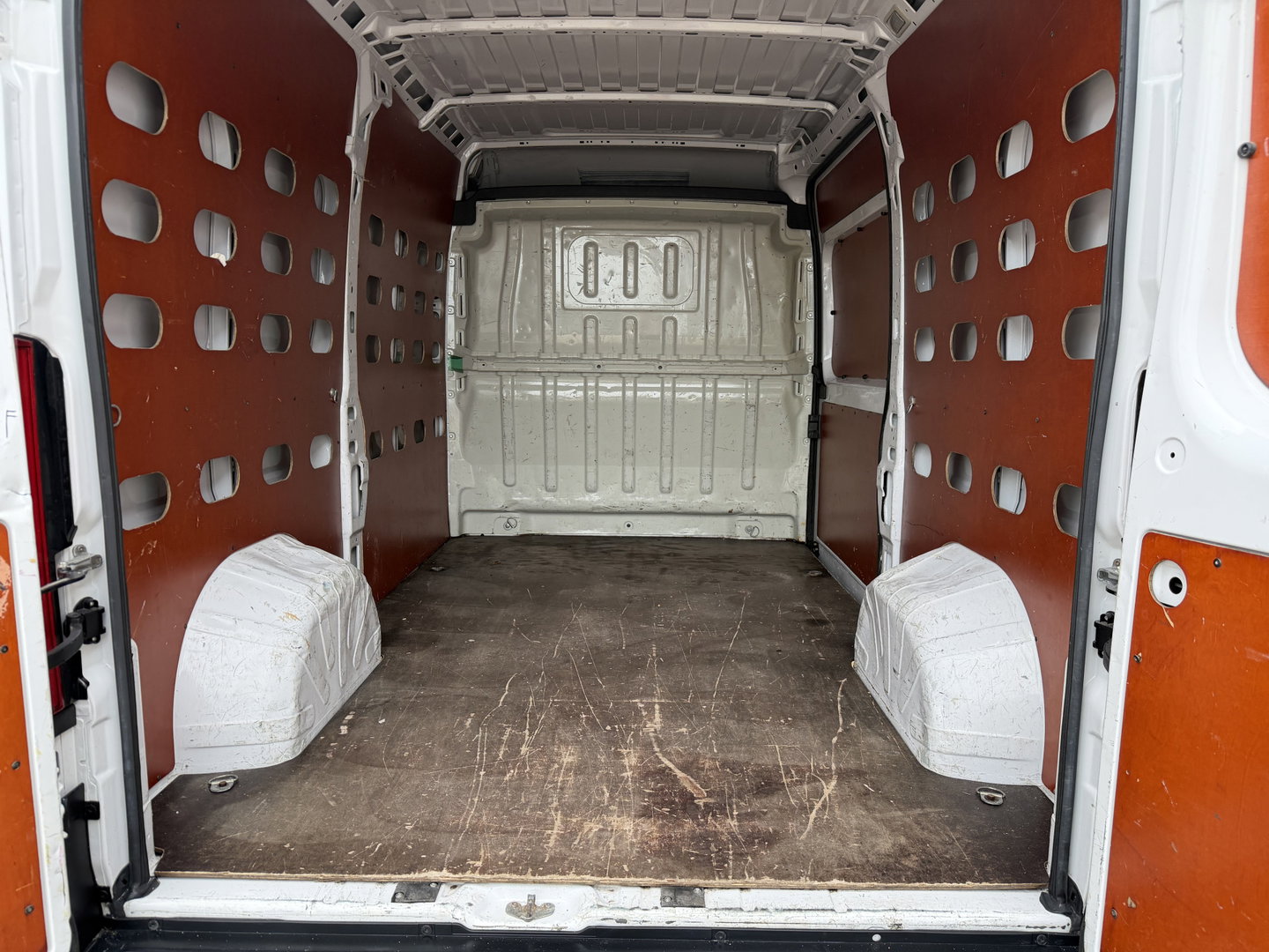 Fiat Ducato 30 2.3 MultiJet L2H2 / vaste prijs rijklaar € 14.950 ex btw / lease vanaf € 252 / lichtmetalen velgen / cruise en climate control / trekhaak / camera / euro 6 / navi