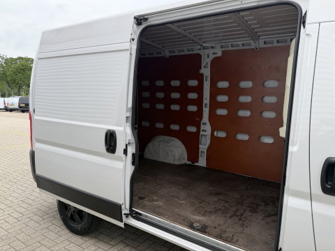 Fiat Ducato 30 2.3 MultiJet L2H2 / vaste prijs rijklaar € 14.950 ex btw / lease vanaf € 252 / lichtmetalen velgen / cruise en climate control / trekhaak / camera / euro 6 / navi
