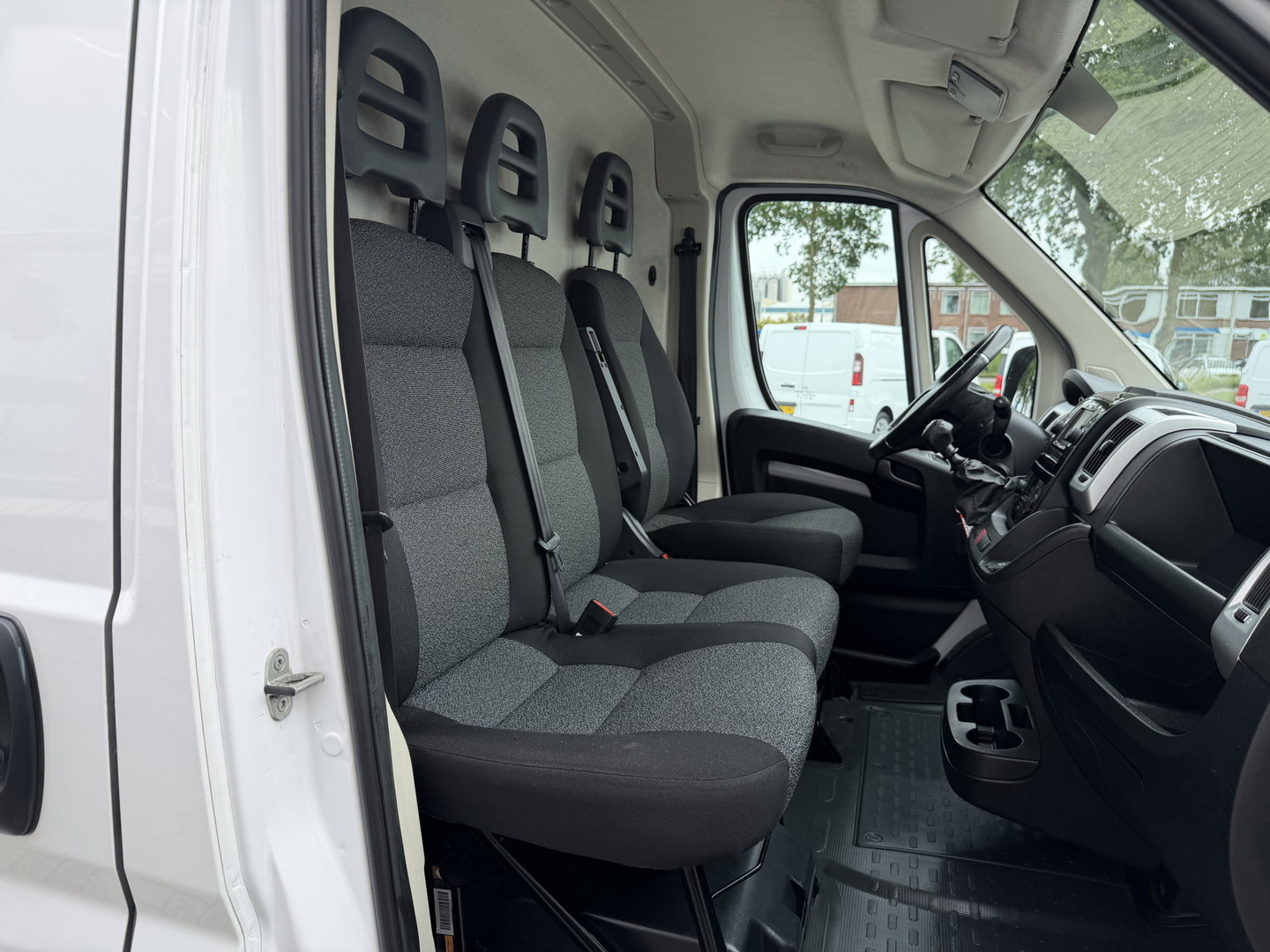 Fiat Ducato 30 2.3 MultiJet L2H2 / vaste prijs rijklaar € 14.950 ex btw / lease vanaf € 252 / lichtmetalen velgen / cruise en climate control / trekhaak / camera / euro 6 / navi