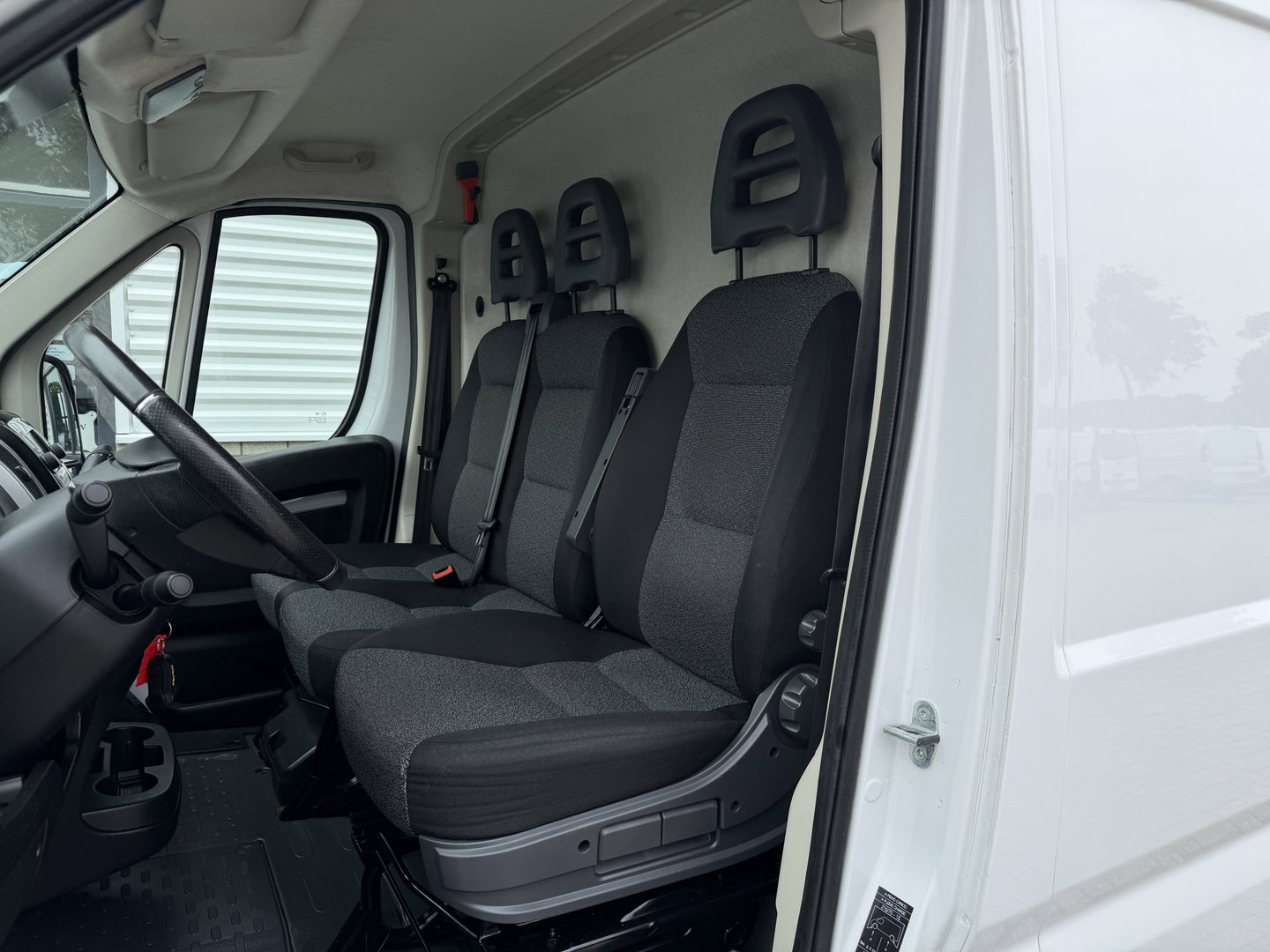 Fiat Ducato 30 2.3 MultiJet L2H2 / vaste prijs rijklaar € 14.950 ex btw / lease vanaf € 252 / lichtmetalen velgen / cruise en climate control / trekhaak / camera / euro 6 / navi