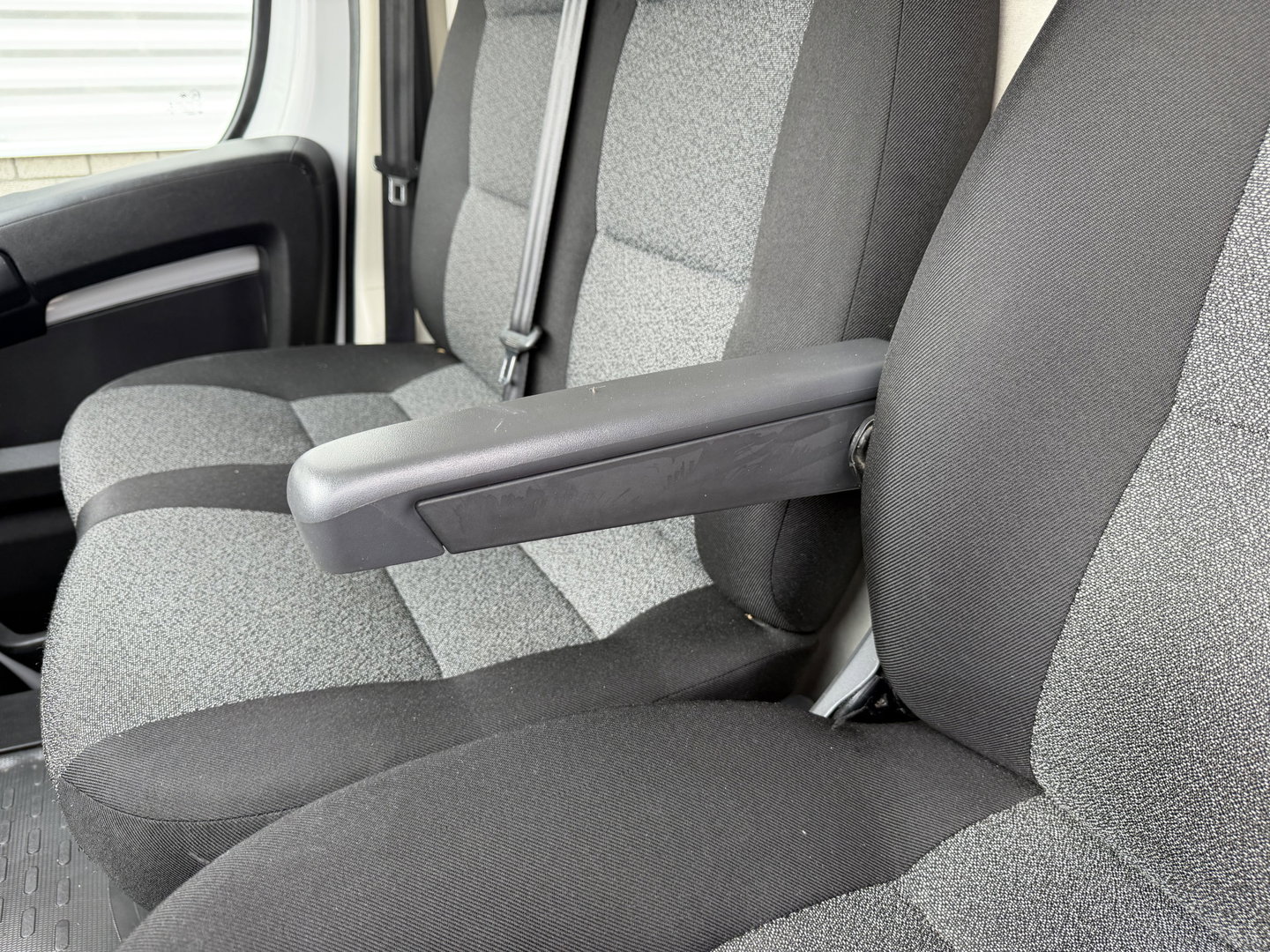 Fiat Ducato 30 2.3 MultiJet L2H2 / vaste prijs rijklaar € 14.950 ex btw / lease vanaf € 252 / lichtmetalen velgen / cruise en climate control / trekhaak / camera / euro 6 / navi