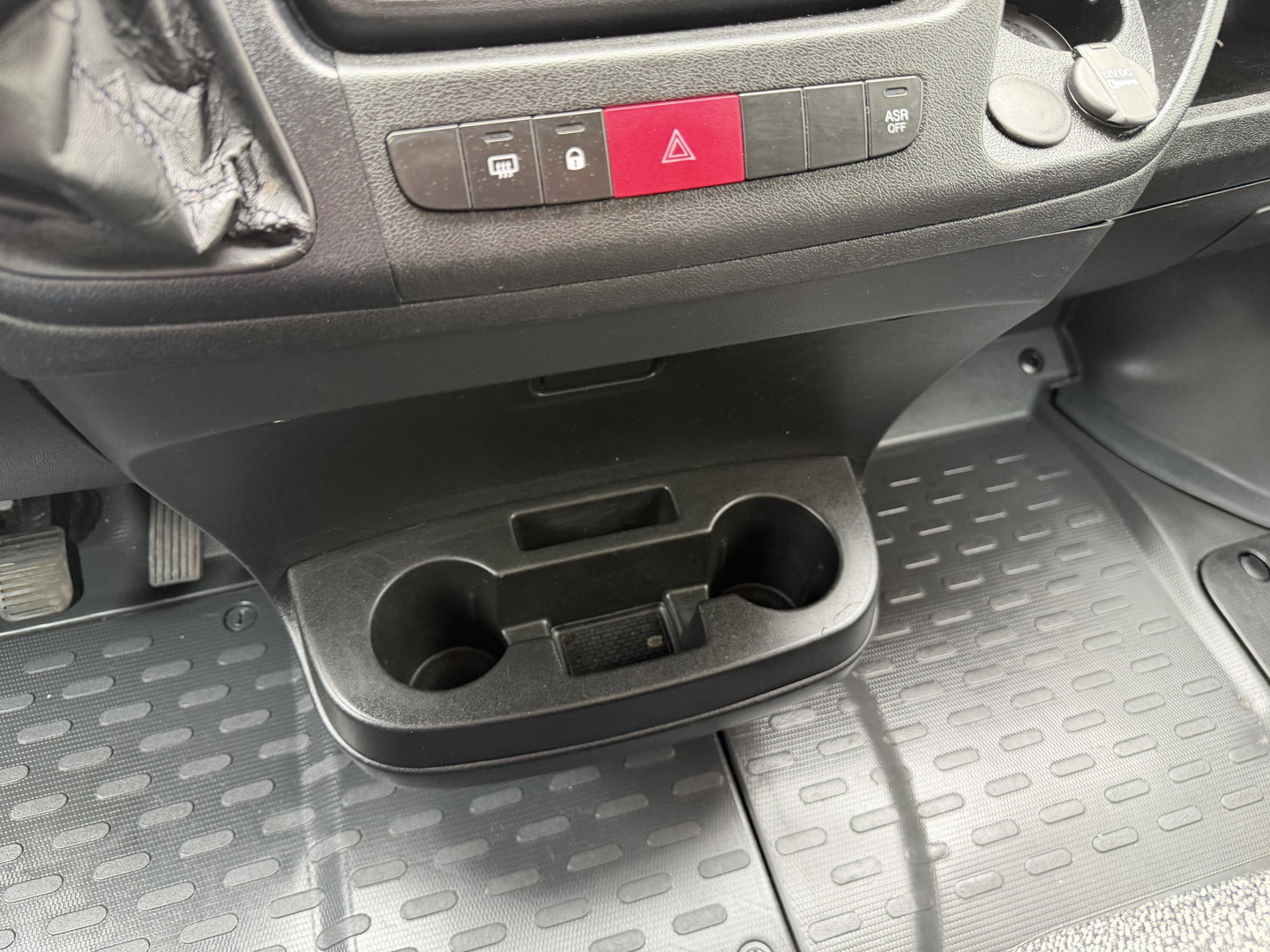 Fiat Ducato 30 2.3 MultiJet L2H2 / vaste prijs rijklaar € 14.950 ex btw / lease vanaf € 252 / lichtmetalen velgen / cruise en climate control / trekhaak / camera / euro 6 / navi