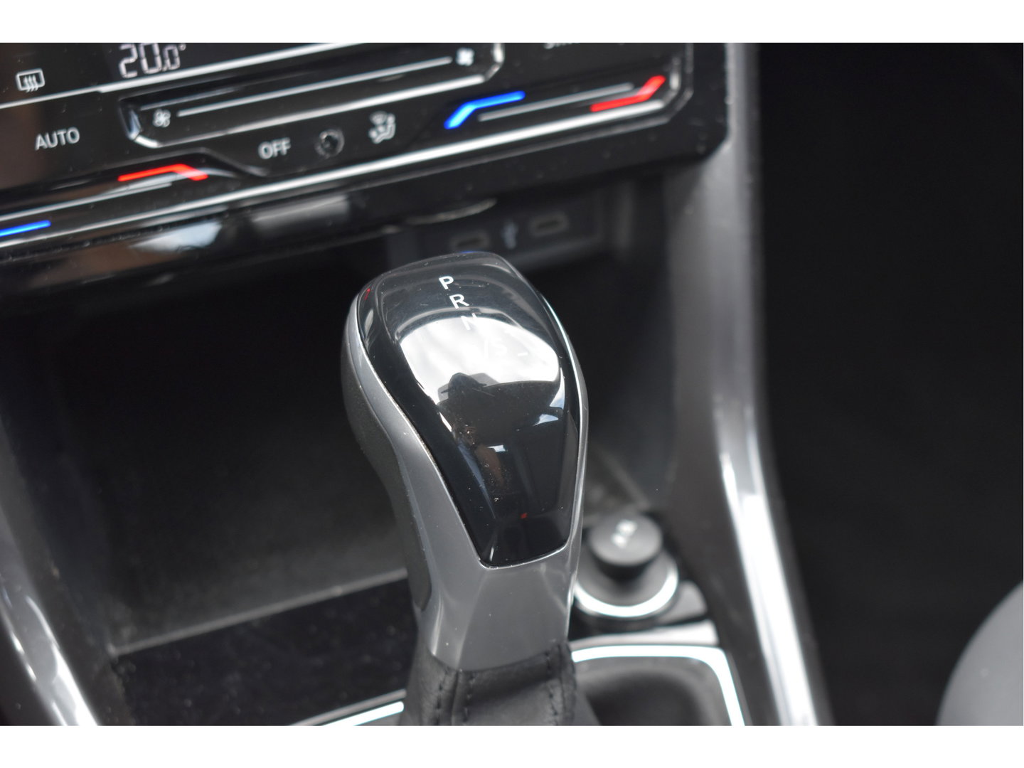 Volkswagen T-Cross 1.0 TSI Style | Trekhaak | Carplay | Nav | DAB | Adapt.Cruise Control | Full LED | Zeer netjes