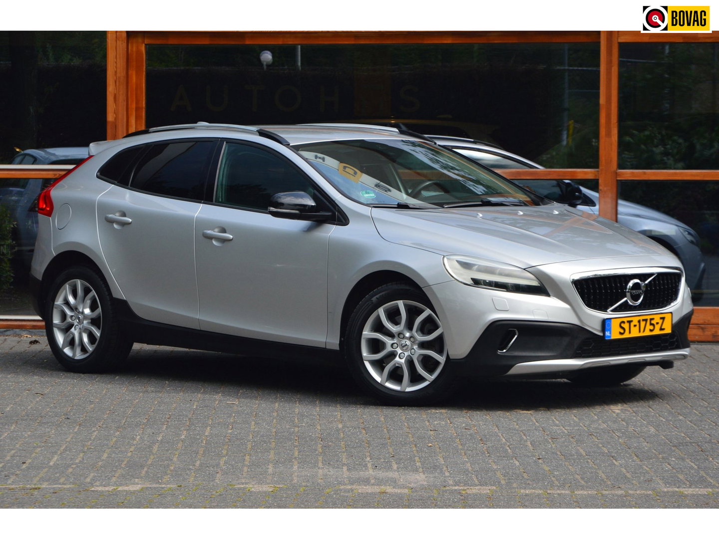 Volvo V40 Cross Country T3 Geartronic | Camera | Trekhaak 1500 kg | Standkachel | Volvo On Call | Stoelverwarming |